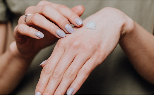 Cura delle mani: perché sono le prime a mostrare i segni del tempo