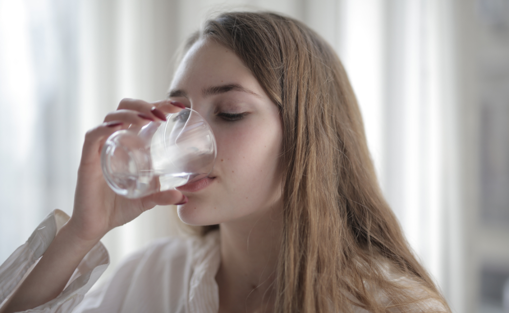 Reintegrare i sali minerali: acqua basta o serve un integratore? Reintegrare i sali minerali: acqua basta o serve un integratore?