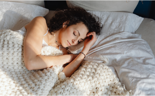 Sonno di qualità: buone abitudini per dormire meglio e prodotti che aiutano davvero Sonno di qualità: buone abitudini per dormire meglio e prodotti che aiutano davvero