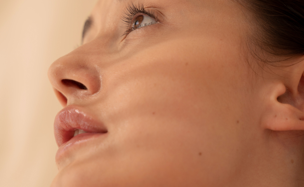 Primo sole e macchie cutanee: come prevenirle in modo efficace