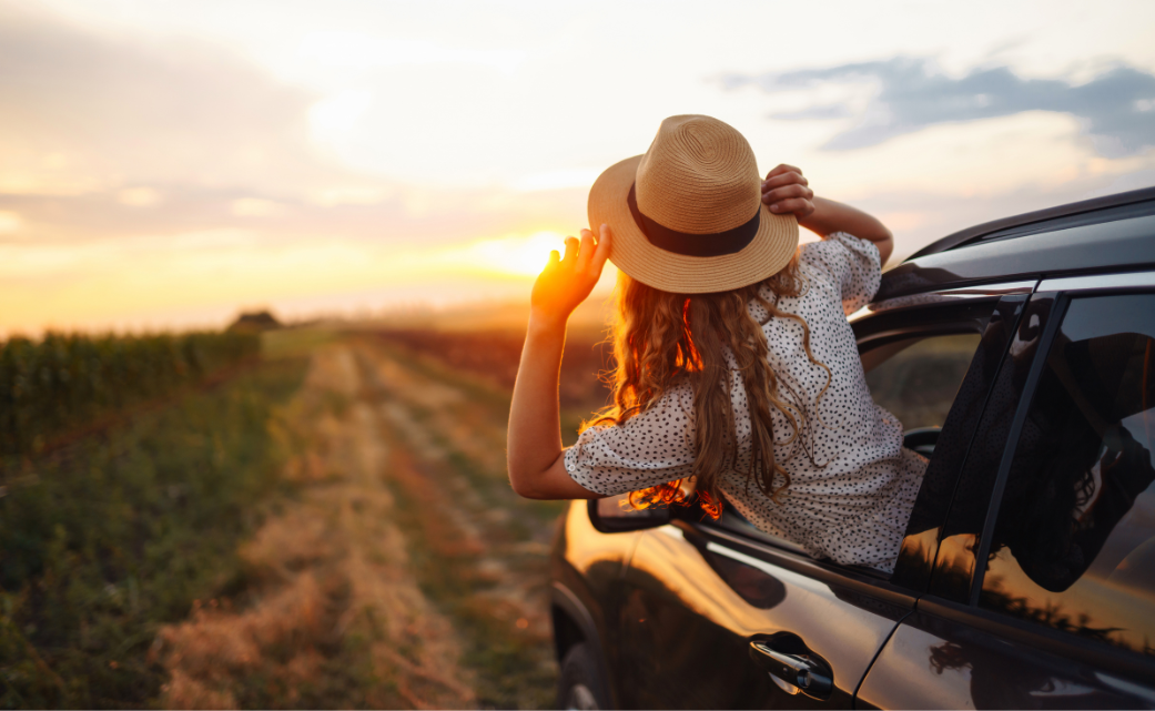 Viaggi lunghi in auto: come evitare gonfiore e pesantezza alle gambe